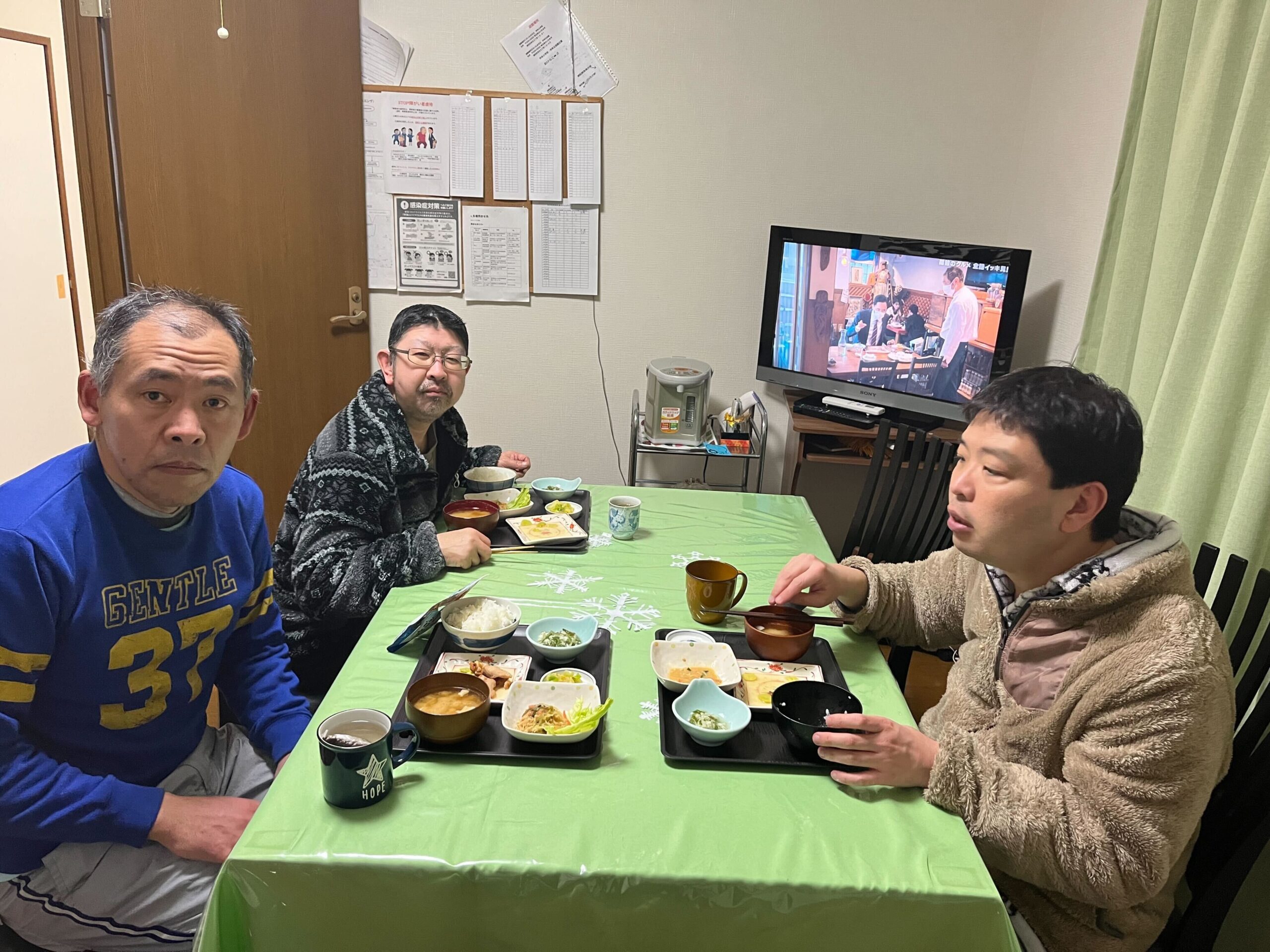 全員揃ってのお食事